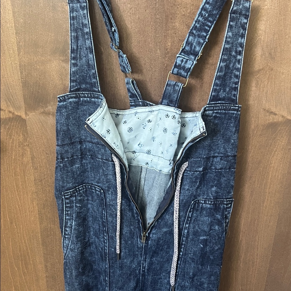 👖 Pilcro by Anthropologie Soft Denim Pinafore Jumpsuit – Size Medium 👖 - Picture 4 of 9